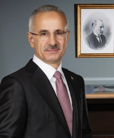 Ulaştırma ve Altyapı Bakanı Abdulkadir Uraloğlu