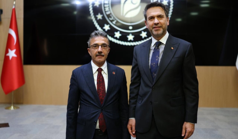 Başkan Şenol Dinç, Enerji ve Tabii Kaynaklar Bakanı Alparslan Bayraktar’ı Ziyaret Etti
